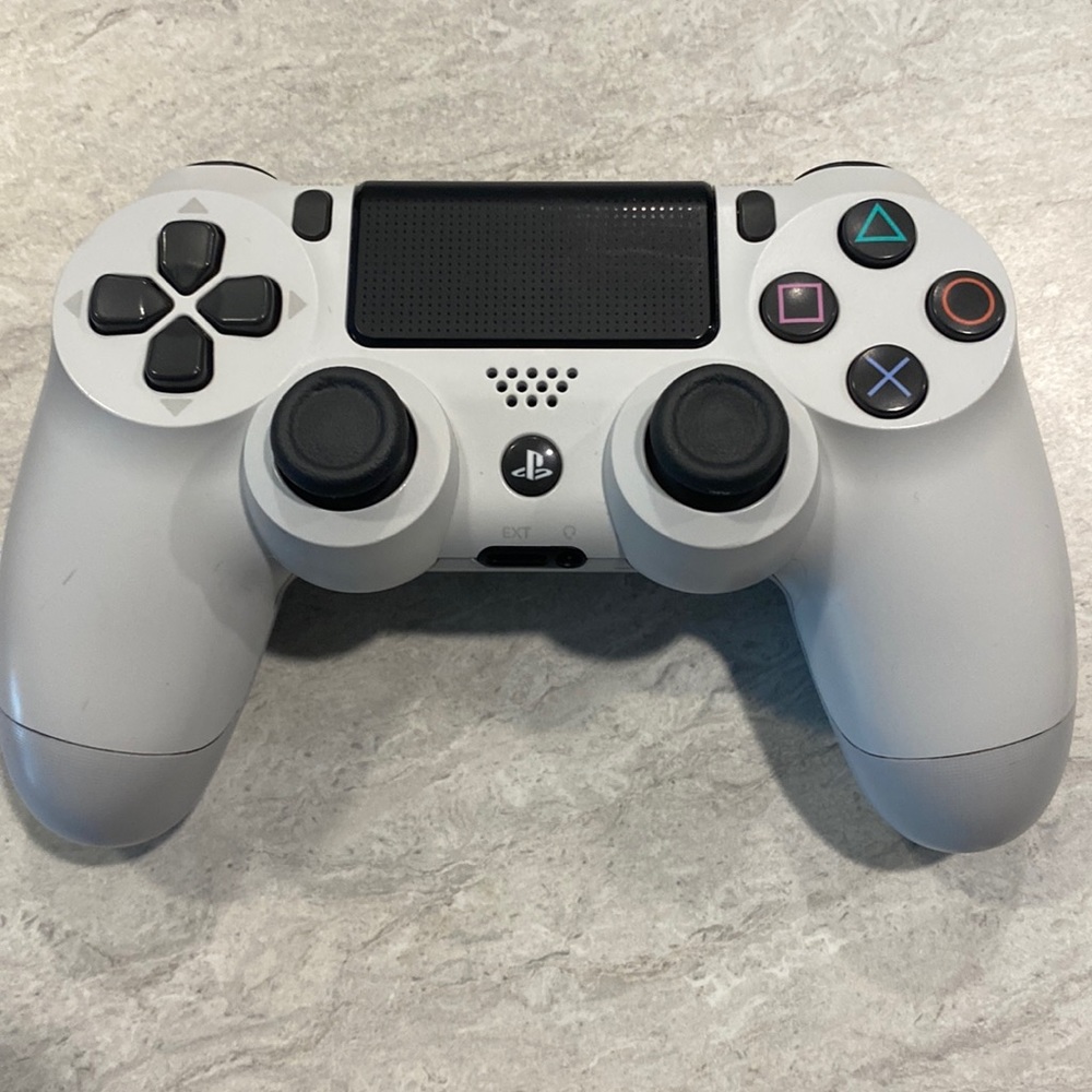 White ps4 controller